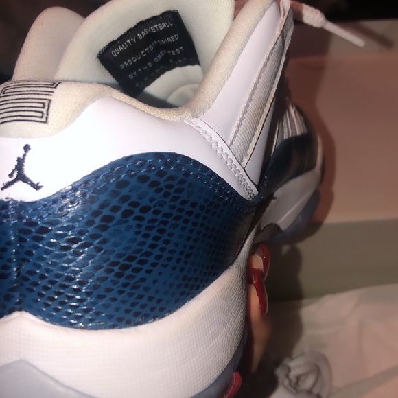 Jordan 11s Gs retro low size 6 can fit 7-7.5 - Picture 3 of 3